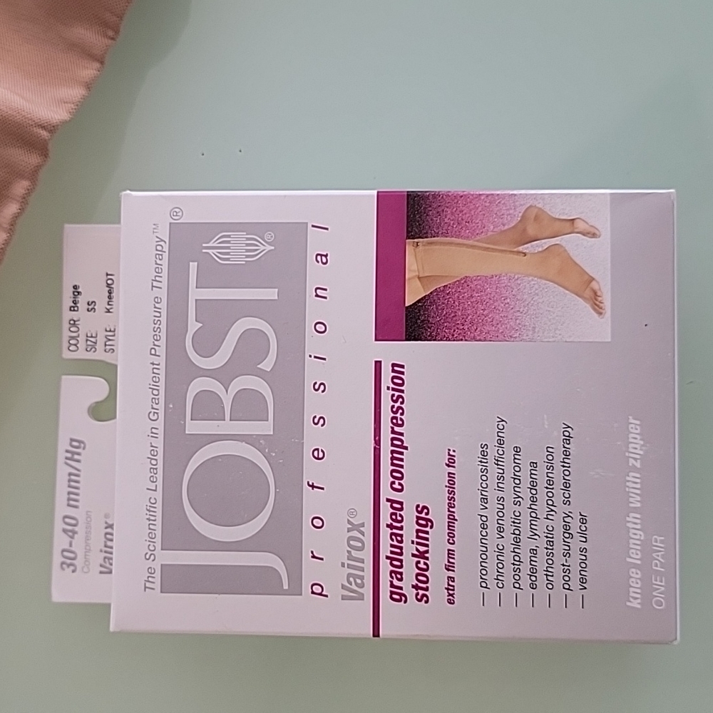 Jobst.. Graduated compression stocking. Knee small